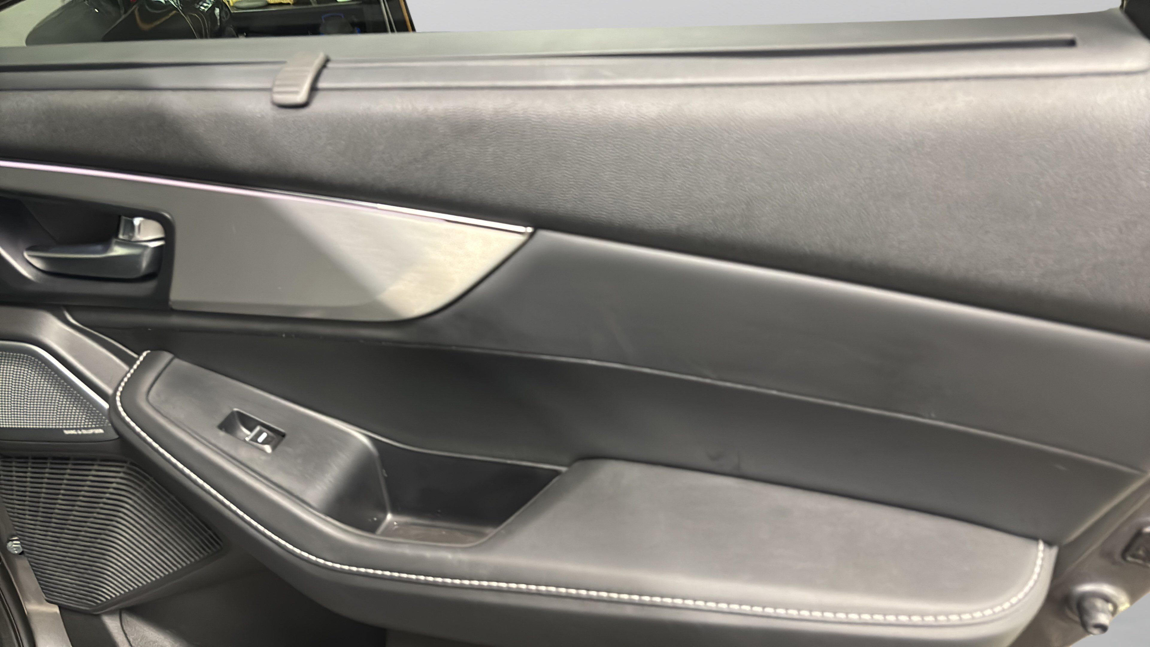 Used 2025 Acura MDX w/ Technology Package FWD image 21