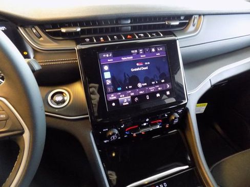 New 2025 Jeep Grand Cherokee Altitude image 15