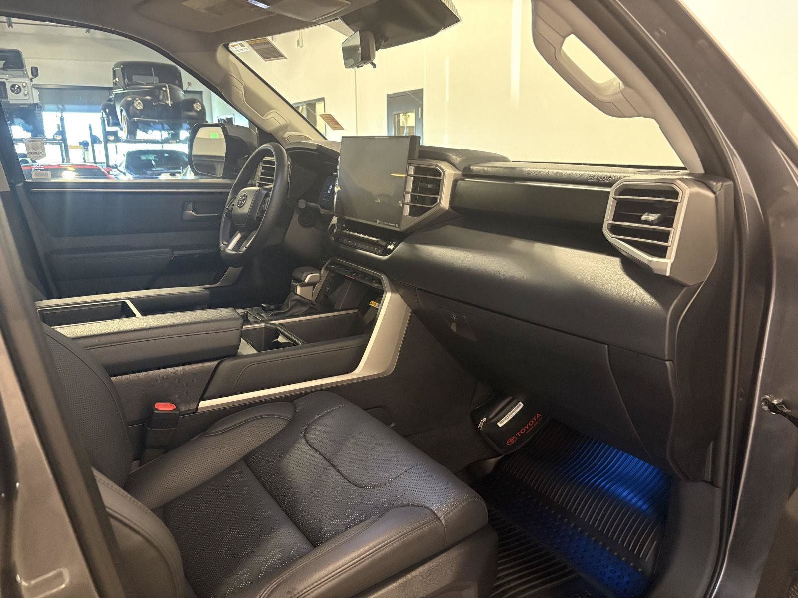 Used 2024 Toyota Tundra Limited AWD/4WD image 45