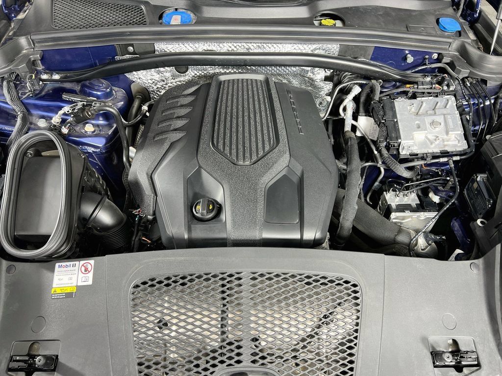 Used 2023 Porsche Macan Turbo AWD/4WD image 32