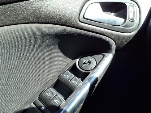 Used 2016 Ford Focus ST image 25