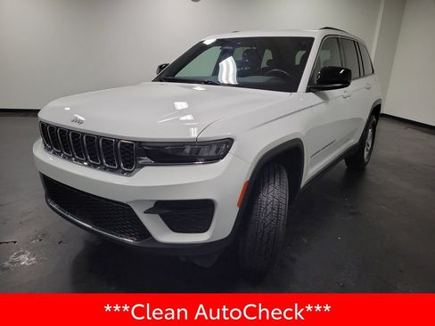 Used 2024 Jeep Grand Cherokee Laredo w/ Luxury Tech Group I AWD/4WD image 4