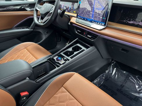 New 2026 Volkswagen Tiguan SEL R-Line AWD/4WD image 15
