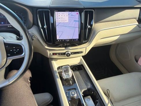 Used 2022 Volvo XC60 B5 Inscription w/ Climate Package FWD image 17
