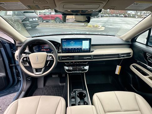 New 2026 Lincoln Corsair Premiere image 3