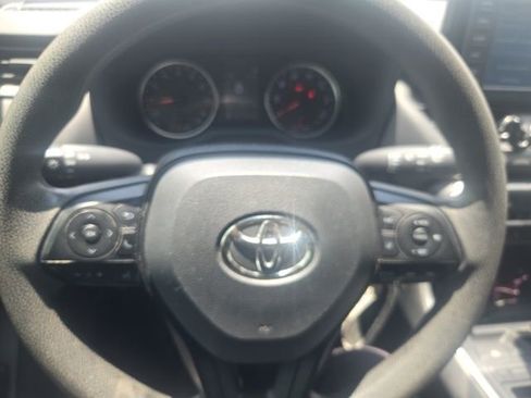 Used 2019 Toyota RAV4 LE FWD image 9
