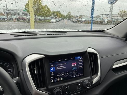 Used 2024 GMC Terrain SLT AWD/4WD image 18