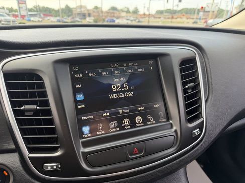 Used 2017 Chrysler 200 Limited Platinum w/ Comfort & Convenience Group FWD image 24