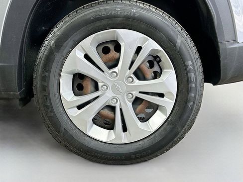 Used 2024 Chevrolet Trax LS FWD image 30