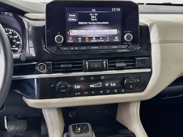 Used 2024 Nissan Pathfinder SV w/ Lighting Package (N92) FWD image 17