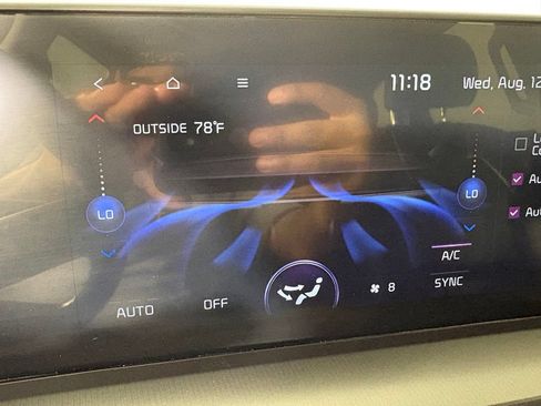 Used 2025 Kia Telluride S AWD/4WD image 32