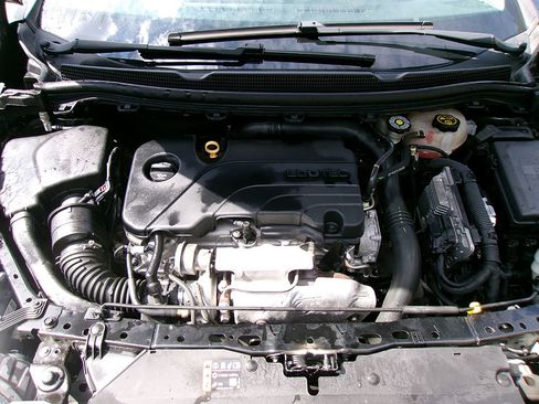 Used 2019 Chevrolet Cruze LT w/ Convenience Package image 8