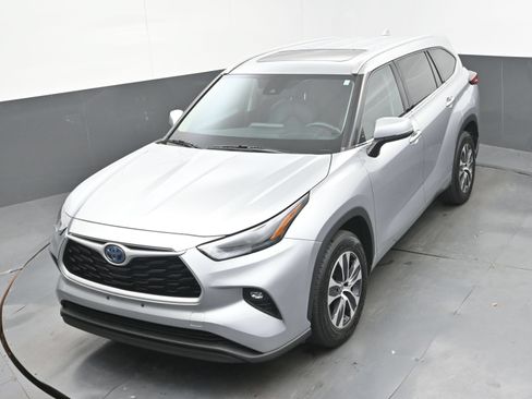 Used 2022 Toyota Highlander XLE FWD image 30