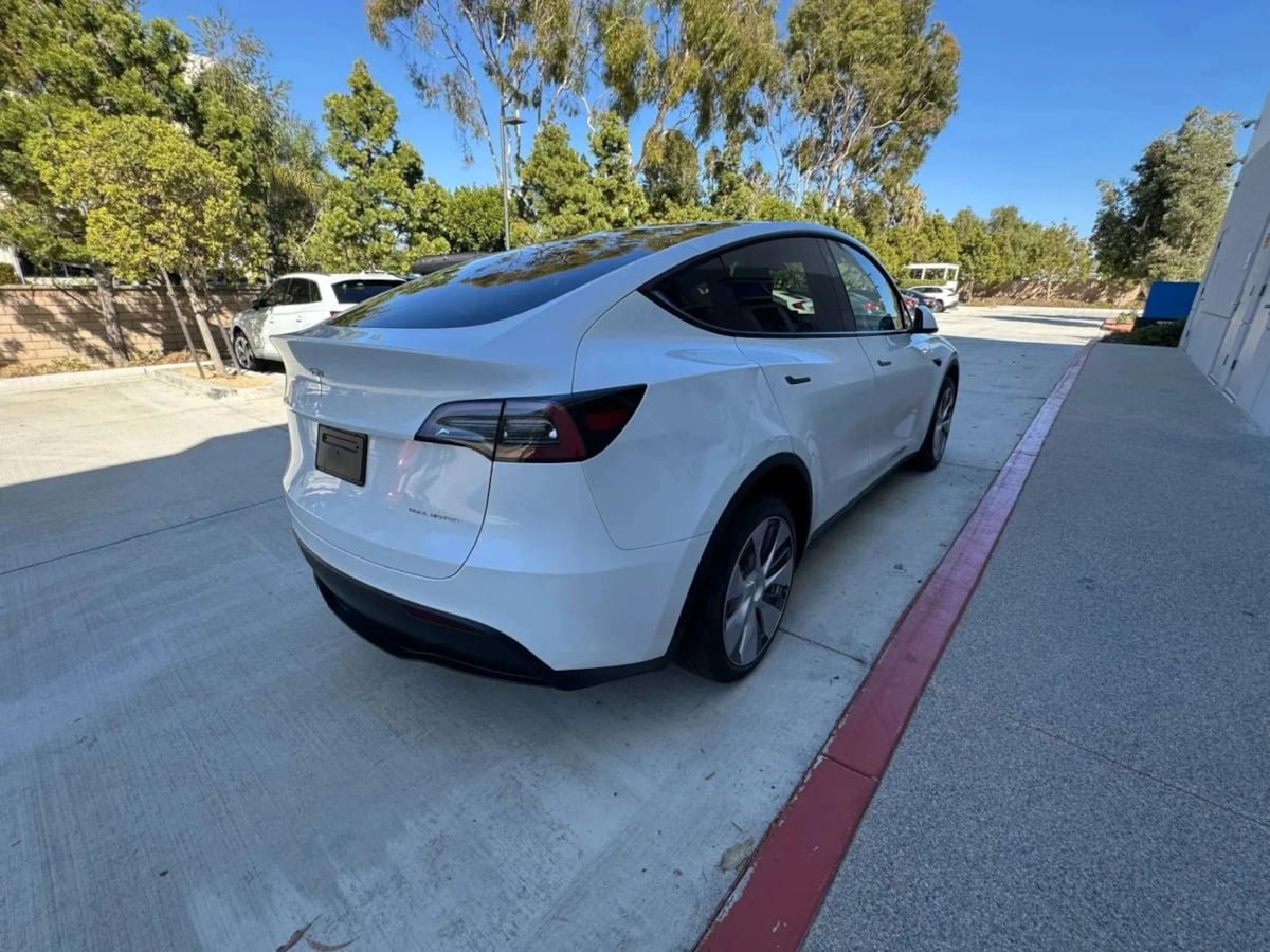 Used 2023 Tesla Model Y Long Range AWD/4WD image 5