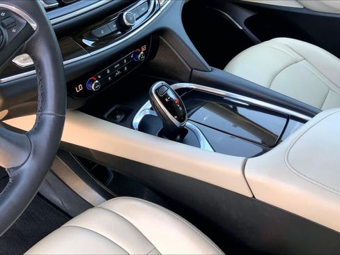 Used 2019 Buick Enclave Essence FWD image 17