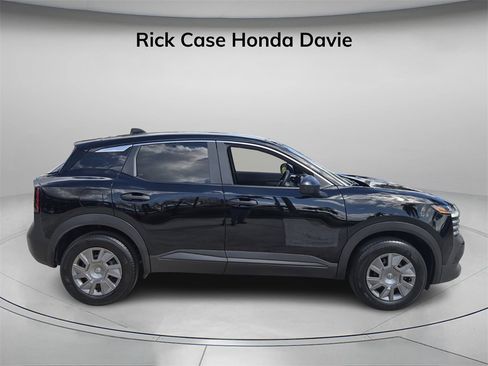Used 2025 Nissan Kicks S image 3