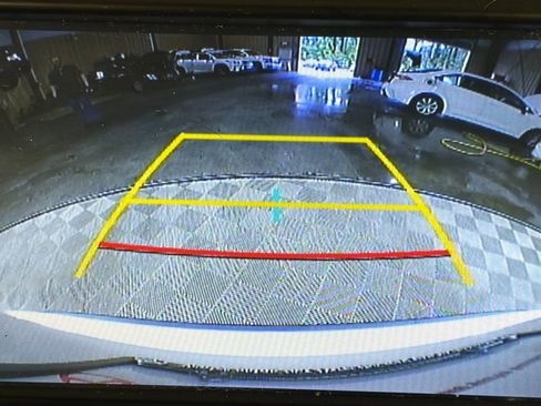 Used 2016 Toyota Highlander Limited w/ Driver Technology Package AWD/4WD image 31