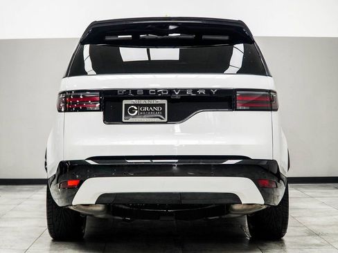 Used 2024 Land Rover Discovery Dynamic SE image 11