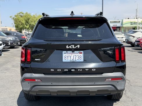 Certified 2022 Kia Sorento S w/ Panoramic Sunroof Package AWD/4WD image 6