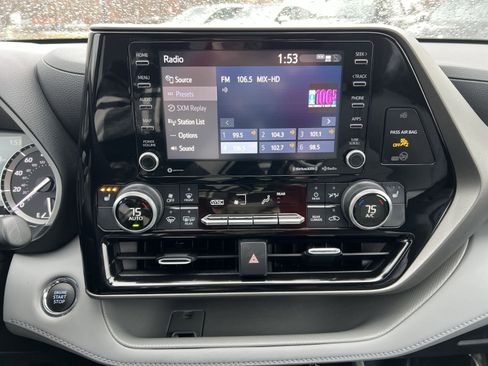 Used 2022 Toyota Highlander XLE image 18