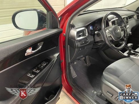 Used 2019 Kia Sorento S image 11