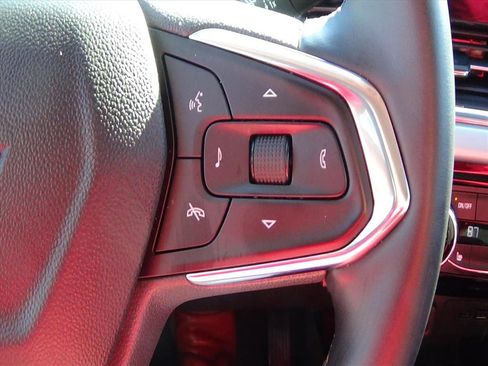 Used 2025 Chevrolet Trax LT w/ LT Convenience Package image 20