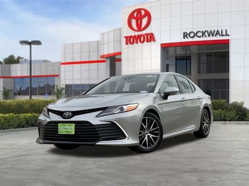 Used 2022 Toyota Camry XLE image 1