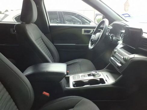 Used 2020 Ford Explorer XLT RWD image 5