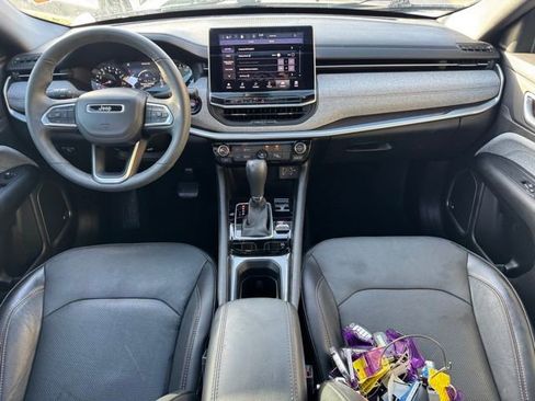 Used 2023 Jeep Compass Latitude w/ Sun and Sound Group image 17