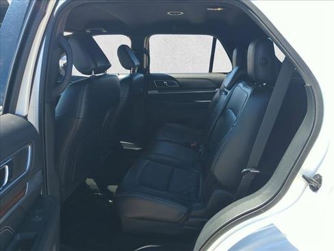 Used 2018 Ford Explorer Limited image 16
