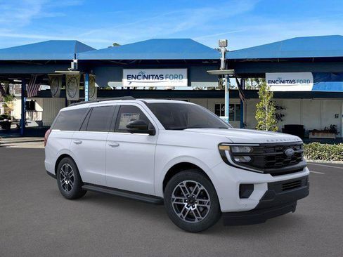 New 2026 Ford Expedition Active image 7