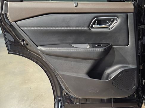 Used 2022 Nissan Rogue Platinum w/ Head-Up Display Package FWD image 34