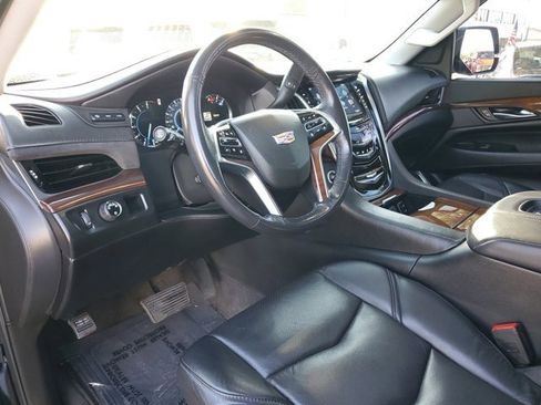 Used 2020 Cadillac Escalade Luxury image 18