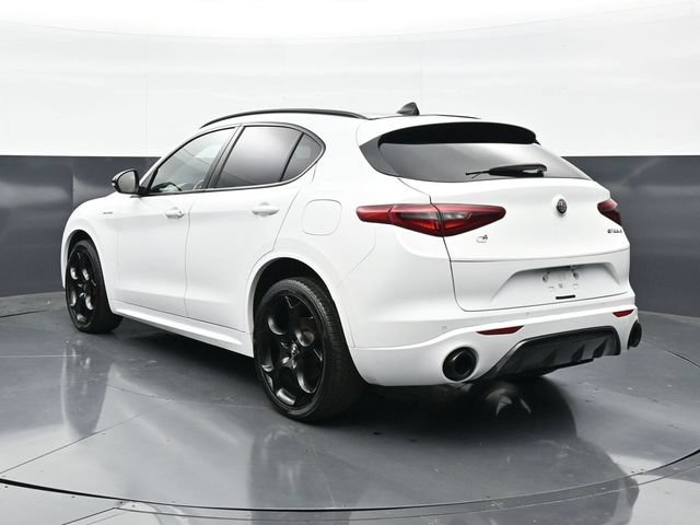 Used 2022 Alfa Romeo Stelvio Veloce AWD/4WD image 8