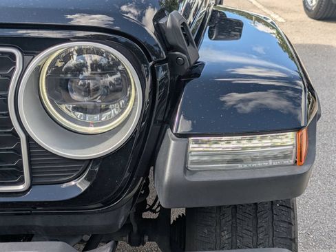 Used 2025 Jeep Wrangler Unlimited Sahara AWD/4WD image 11