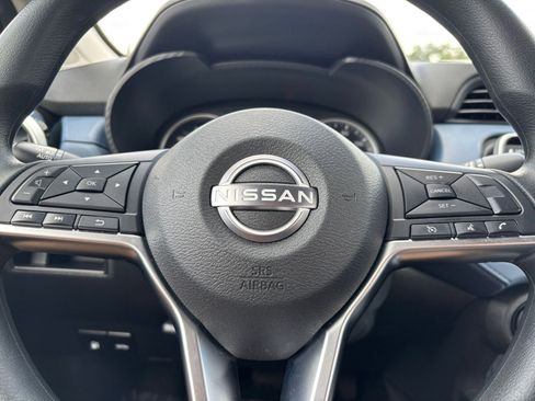Used 2025 Nissan Versa SV FWD image 25