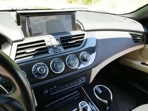 Used 2016 BMW Z4 sDrive35i image 8