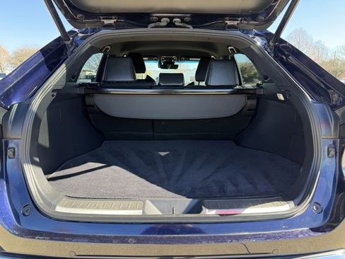 Used 2022 Toyota Venza XLE image 30