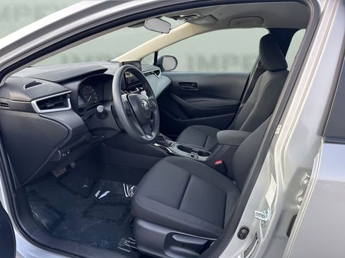 Used 2025 Toyota Corolla LE image 9