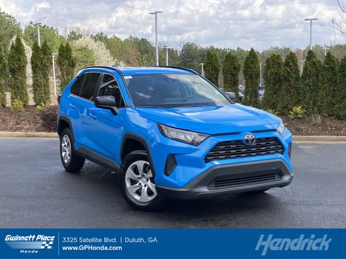 Used 2021 Toyota RAV4 LE image 1