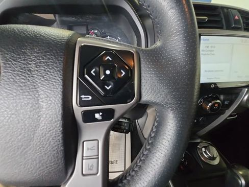 Used 2022 Toyota 4Runner SR5 AWD/4WD image 19