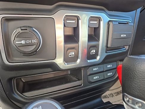 Used 2021 Jeep Wrangler Sport S image 32