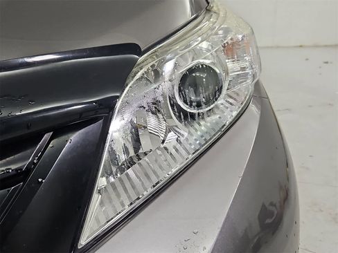 Used 2016 Toyota Sienna L image 10