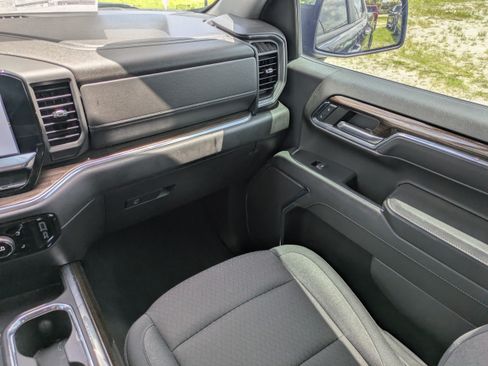 Used 2024 Chevrolet Silverado 1500 LT RWD image 16
