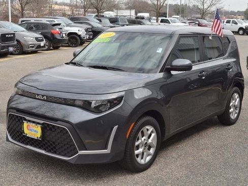 Used 2023 Kia Soul LX w/ LX Technology Package image 4