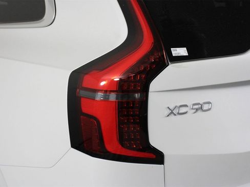 New 2026 Volvo XC90 B5 Plus image 15