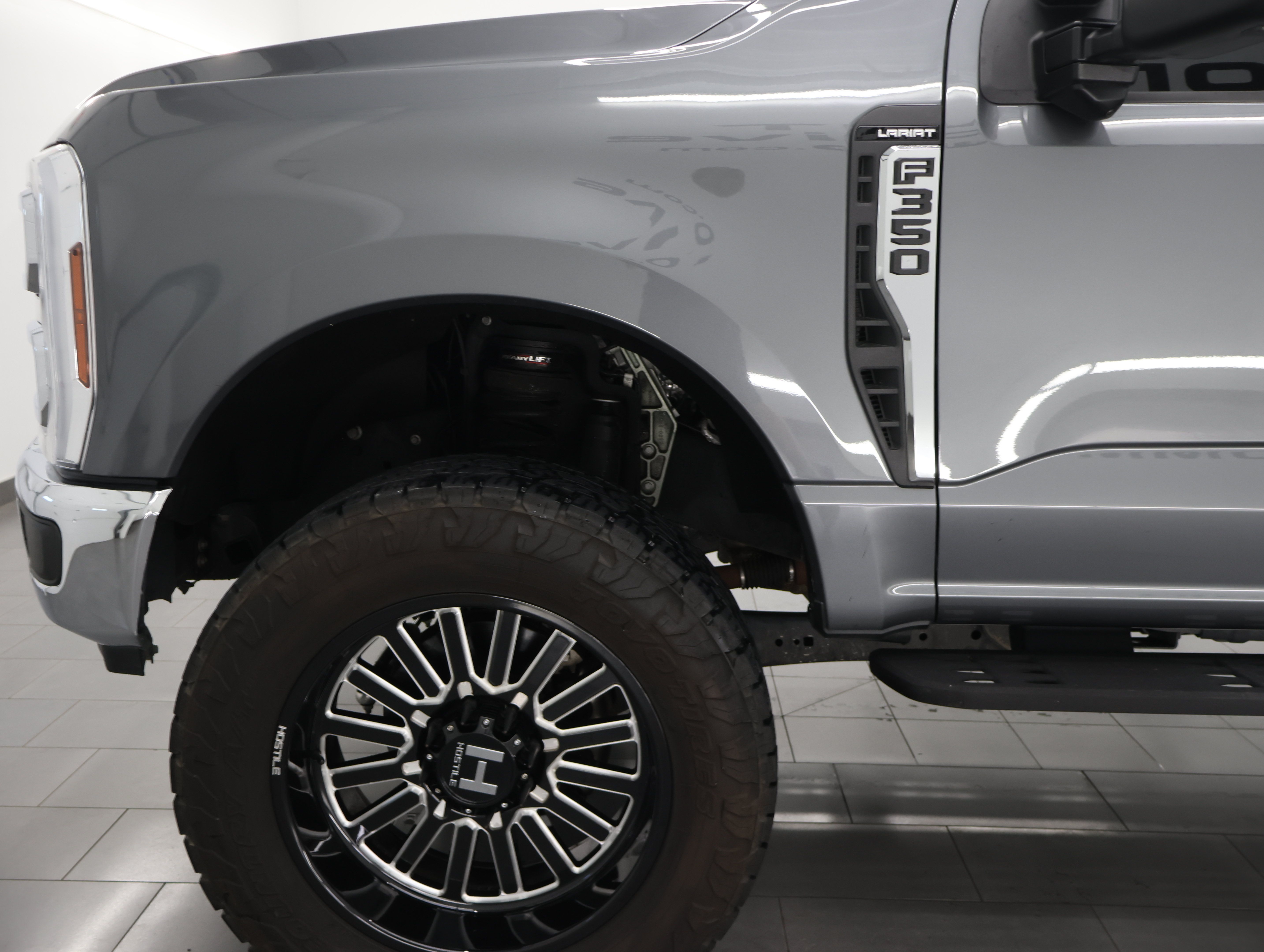 Used 2024 Ford F350 Lariat w/ Tremor Off-Road Package AWD/4WD image 37