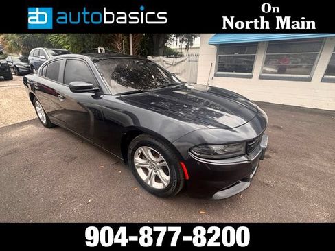 Used 2019 Dodge Charger SXT w/ Leather Interior Group RWD image 5