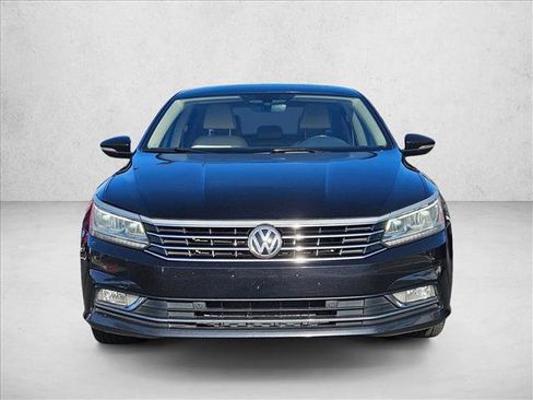 Used 2018 Volkswagen Passat 2.0T SE image 2