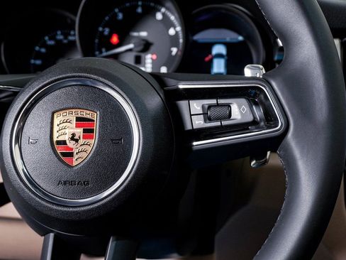 Certified 2025 Porsche Macan AWD/4WD image 19